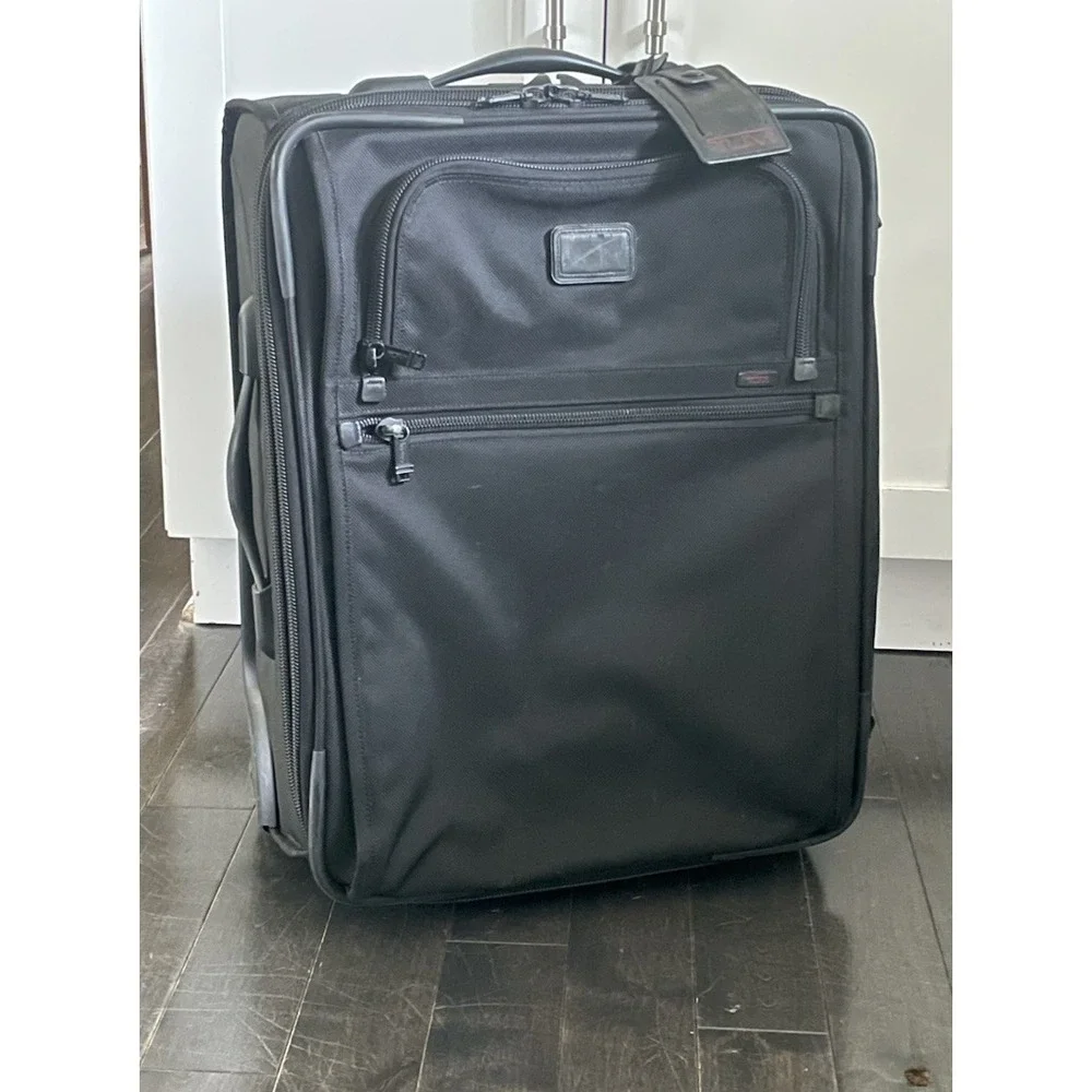 Tumi Carry On Luggage SuitCase Black Business Travel Men Expandable